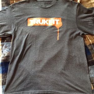 Trukfit mens size large tee